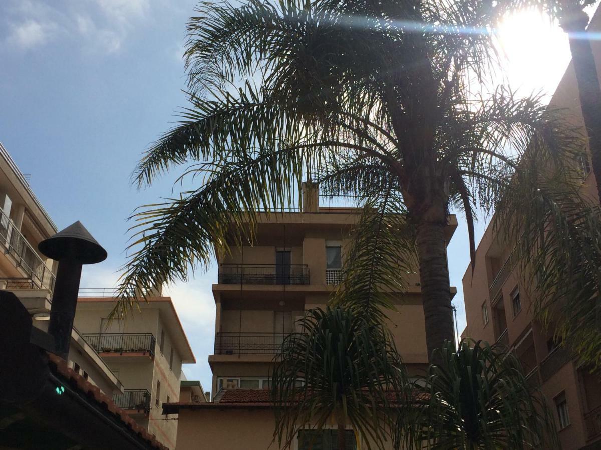 Ocean Apartment Bordighera Bagian luar foto
